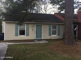 122 Corey Cir in Jacksonville, NC - Building Photo