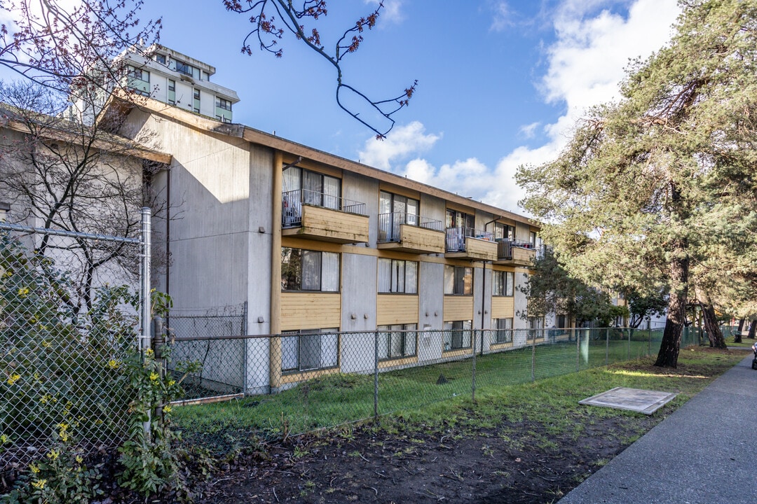 China Villa in Vancouver, BC - Building Photo