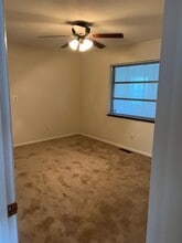 1020 Hollendale Dr in Kettering, OH - Building Photo - Building Photo