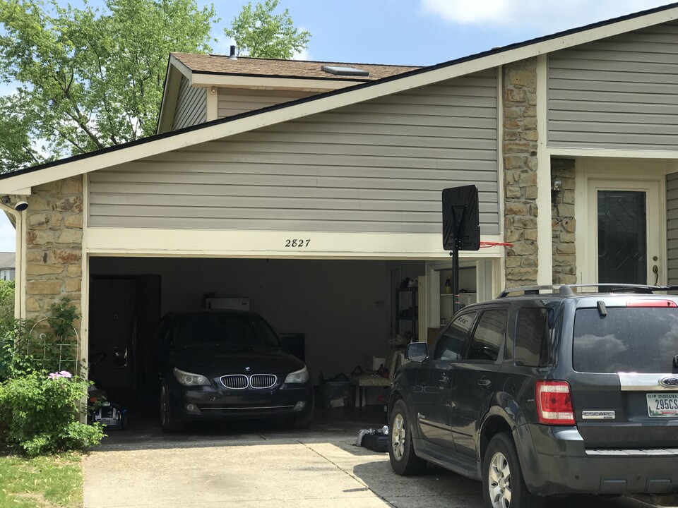 2827 Saddle Barn East Dr in Indianapolis, IN - Building Photo