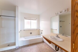 11508 Moorpark St in Los Angeles, CA - Building Photo - Building Photo