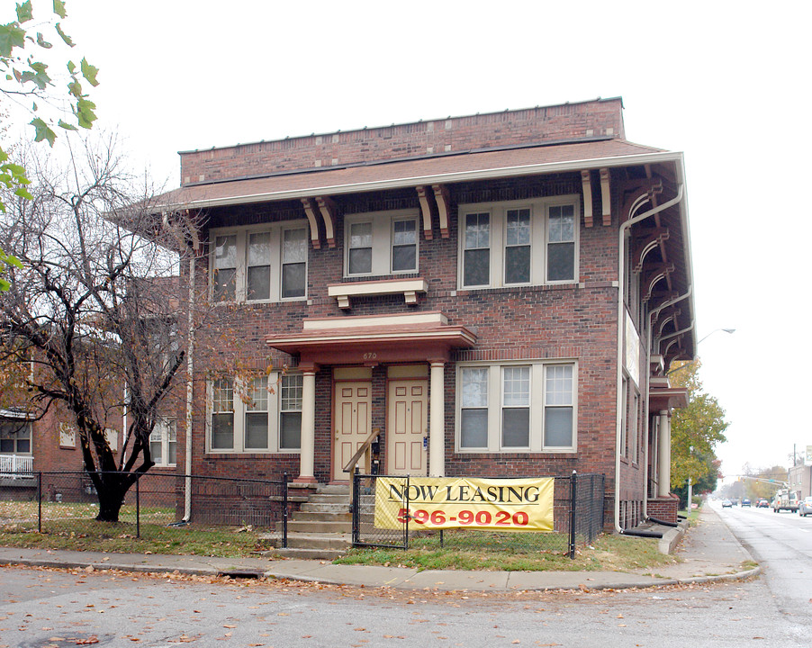 664 E 17th St in Indianapolis, IN - Building Photo