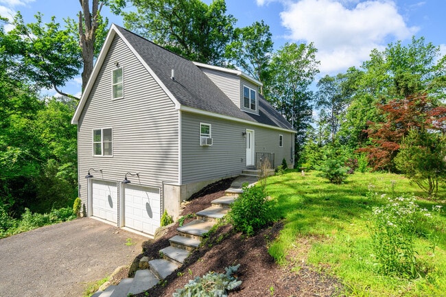 7 Lamont Rd in New Fairfield, CT - Building Photo - Building Photo