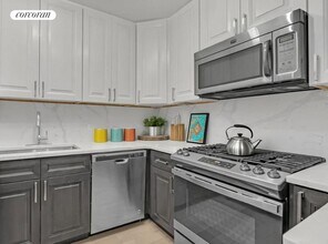 301 E 87th St in New York, NY - Building Photo - Building Photo