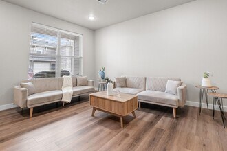 350 High Point Dr in Longmont, CO - Building Photo - Building Photo