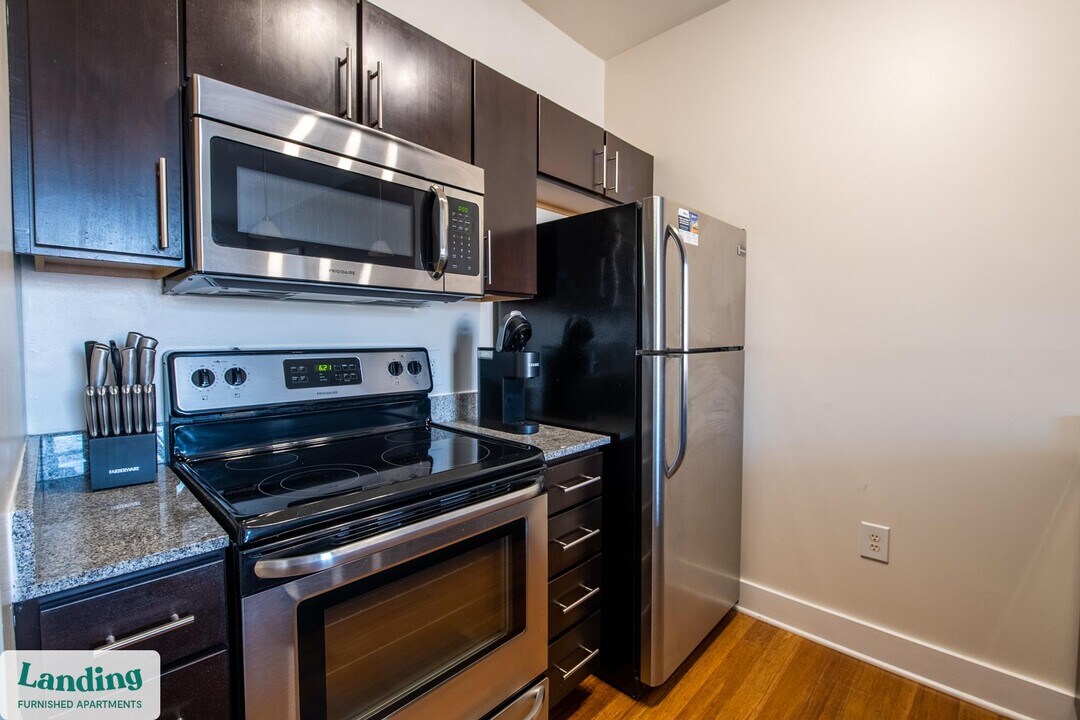 1820 E Broad St in Richmond, VA - Building Photo