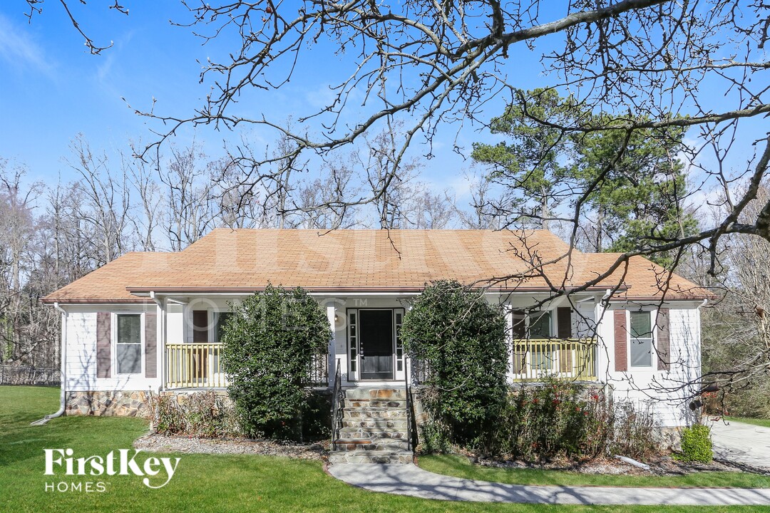 2586 Kings Pistol Ct in Grayson, GA - Building Photo