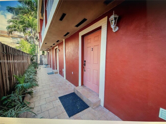 437 SW 3rd St in Miami, FL - Building Photo - Building Photo