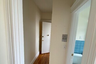 1152 Commonwealth Ave, Unit 10 in Brookline, MA - Building Photo - Building Photo