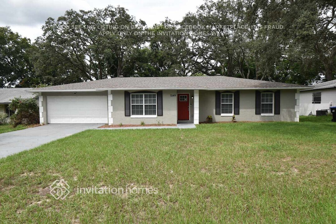 7249 Laurel Hill Dr in Orlando, FL - Building Photo