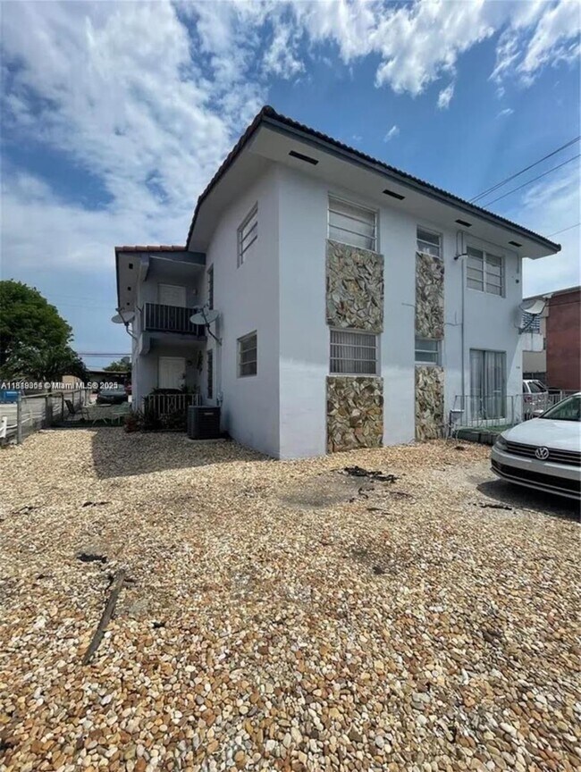 4381 W Flagler St in Coral Gables, FL - Building Photo - Building Photo