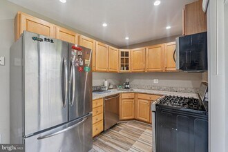 13274 Poener Pl in Herndon, VA - Building Photo - Building Photo