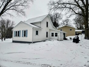 230 Arlington Dr in Amery, WI - Foto de edificio - Building Photo