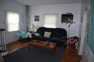 76 3rd St in California, PA - Foto de edificio - Building Photo