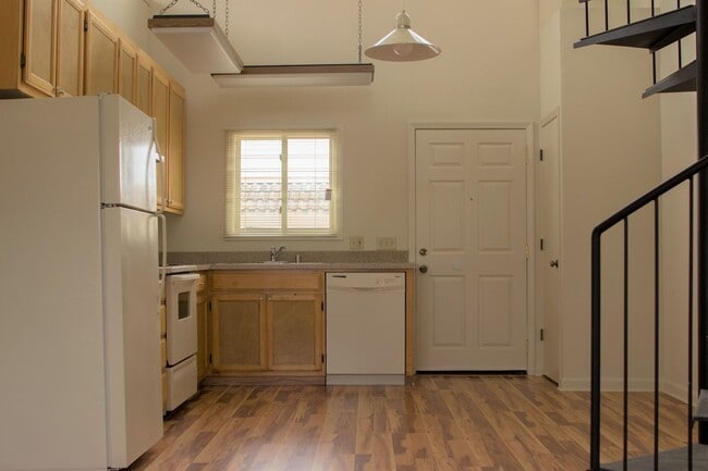 237 Lighthouse Ave in Monterey, CA - Building Photo - Building Photo