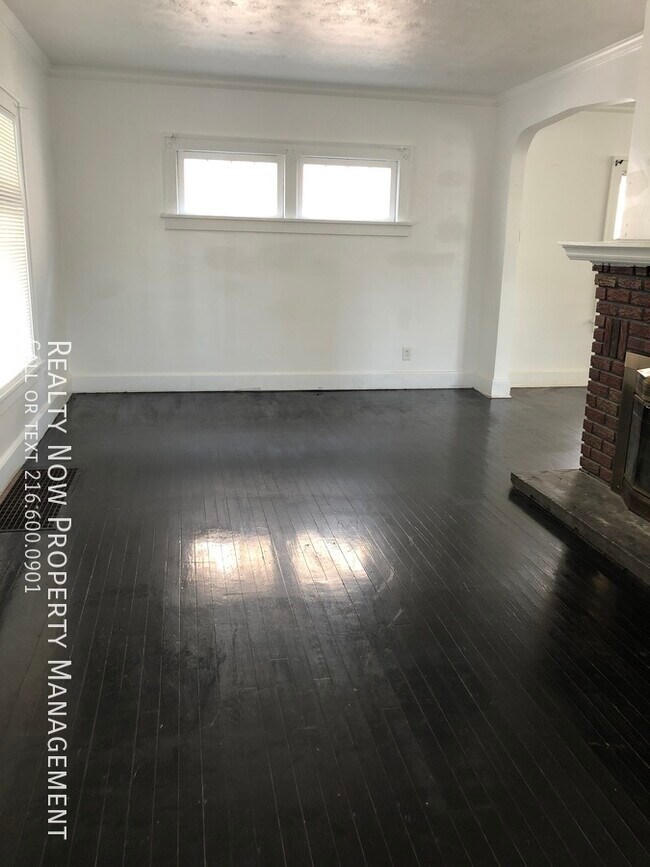 8100 Garfield Blvd in Garfield Heights, OH - Building Photo - Building Photo