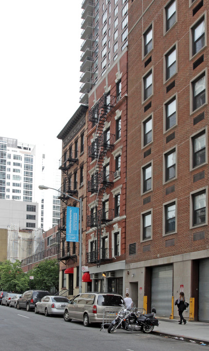 439 E 71st St in New York, NY - Building Photo