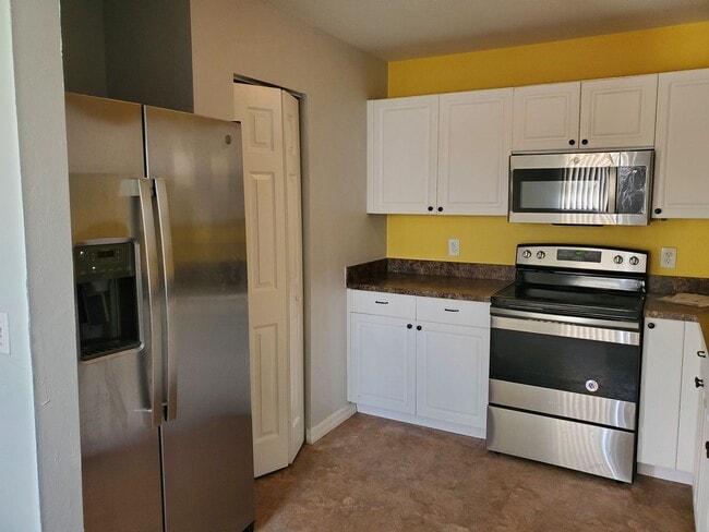 4275 Woodside Ave in Ft. Myers, FL - Building Photo - Building Photo