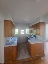 908 Robinson St in Los Angeles, CA - Foto de edificio - Building Photo