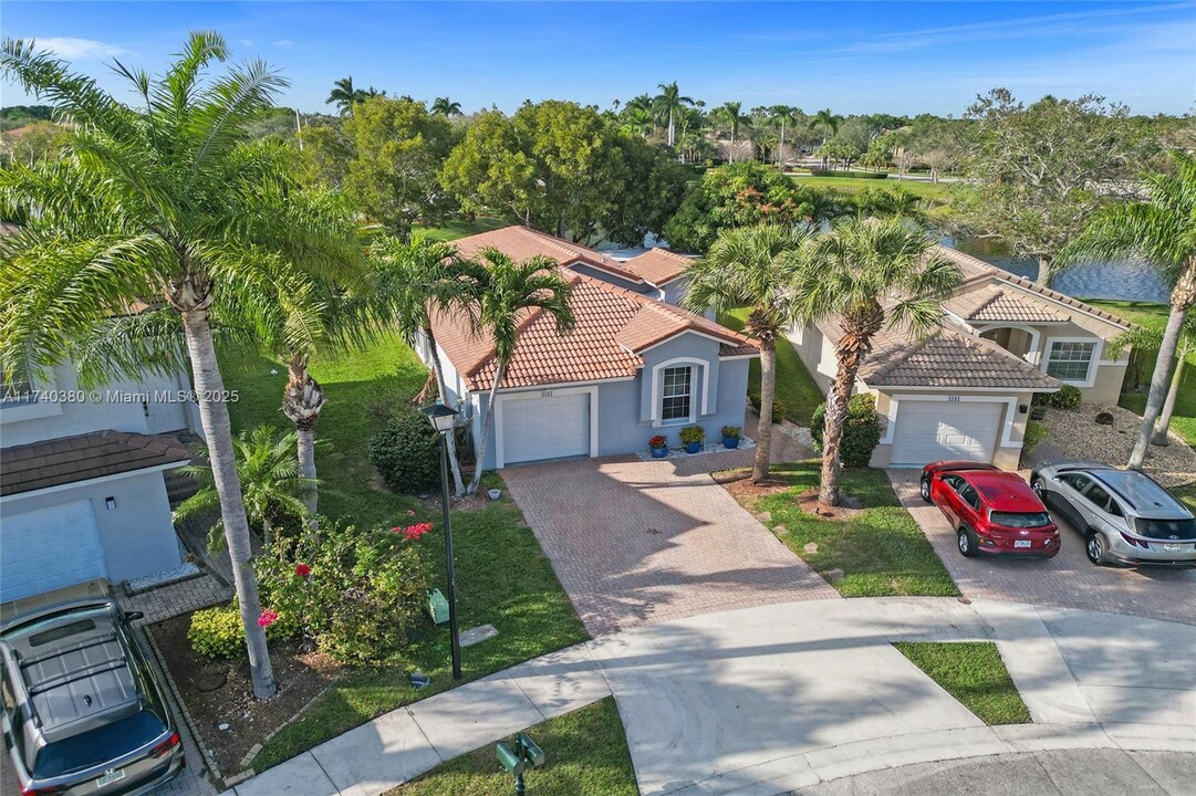 4103 Sapphire Terrace in Weston, FL - Building Photo