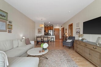 1550 E Royall Pl in Milwaukee, WI - Building Photo - Building Photo