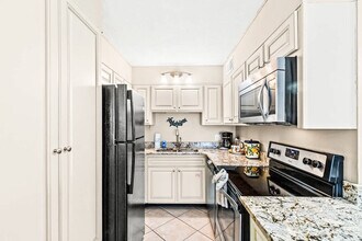 8743 Thomas Dr, Unit FL8-ID1354978P in Panama City Beach, FL - Foto de edificio - Building Photo