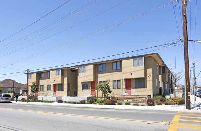 153 E Riverside Dr in Watsonville, CA - Foto de edificio - Building Photo