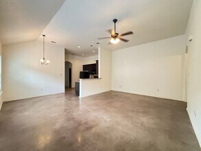 164 Joanne Cv in New Braunfels, TX - Foto de edificio - Building Photo
