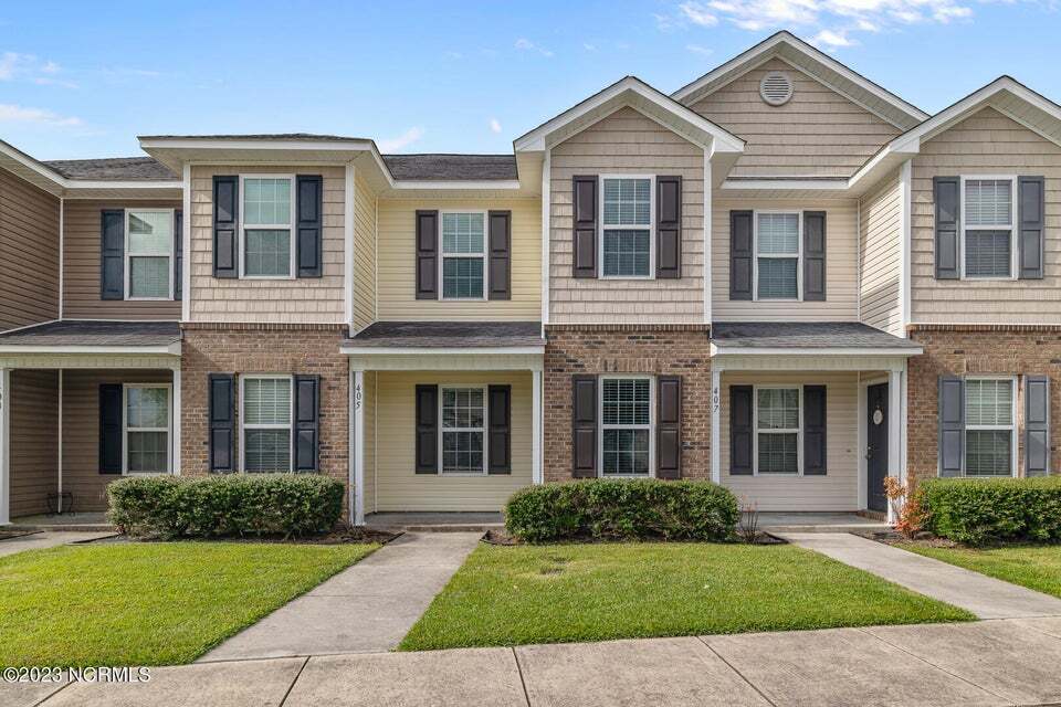 405 Falls Cove in Jacksonville, NC - Building Photo