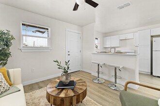 3409 Commercial Ave in San Antonio, TX - Building Photo - Building Photo