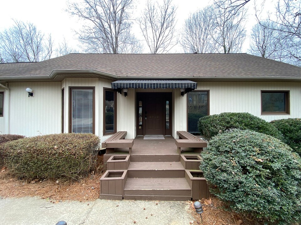 2712 Merry Oaks Trail in Winston-Salem, NC - Building Photo