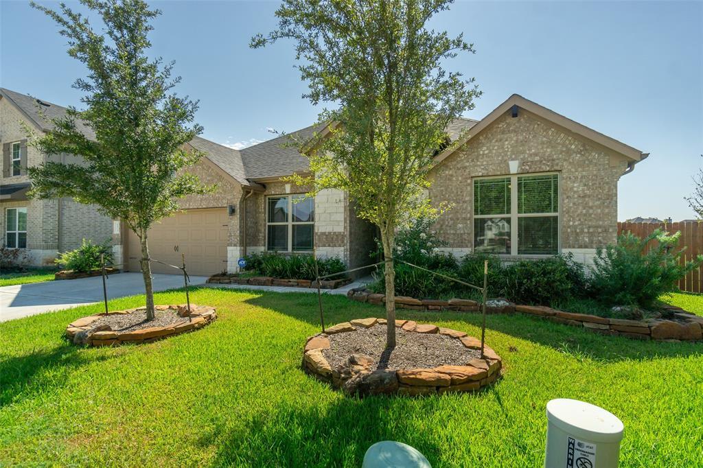 2572 Ravenna Ct in Friendswood, TX - Building Photo