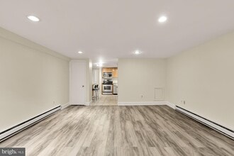 650 E St NE, Unit BASEMENT in Washington, DC - Foto de edificio - Building Photo