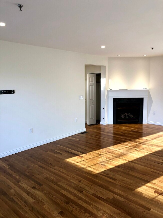 18 Clyde Street in Somerville, MA - Building Photo - Building Photo
