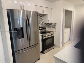 17500 NW 67th Pl in Hialeah, FL - Building Photo - Building Photo