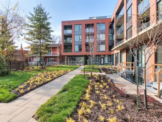 Erin Condos Apartments in Montréal, QC - Building Photo - Building Photo