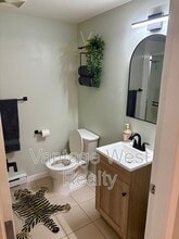 571-571 Yates Rd in Kelowna, BC - Building Photo - Building Photo