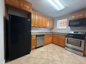 201 NW 177th St in Miami Gardens, FL - Building Photo - Building Photo