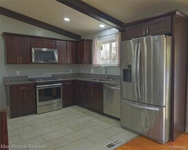 23645 W Newell Cir in Farmington Hills, MI - Building Photo - Building Photo