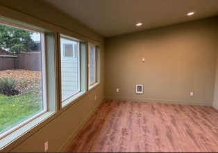 3650 NE Canterbury Cir, Unit 101 in Corvallis, OR - Building Photo - Building Photo