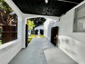 1601 NW 50th St in Miami, FL - Building Photo - Building Photo