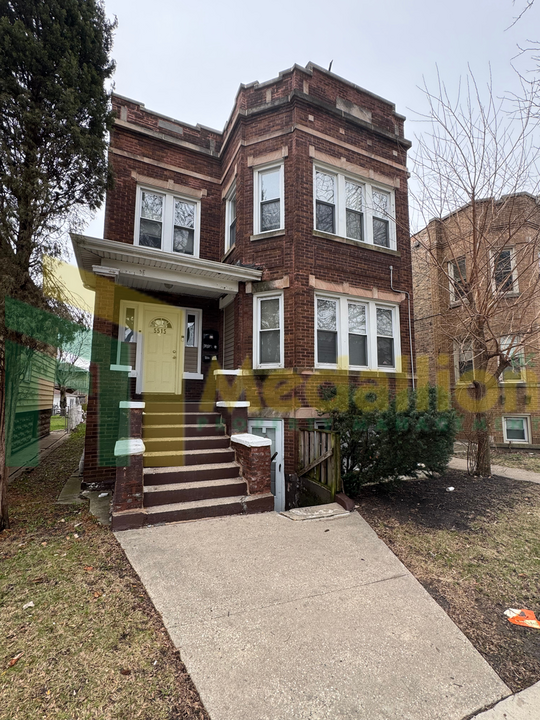 5515 W Hirsch St in Chicago, IL - Foto de edificio