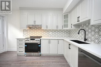 46 Mevira Gardens in Oakville, ON - Building Photo - Building Photo