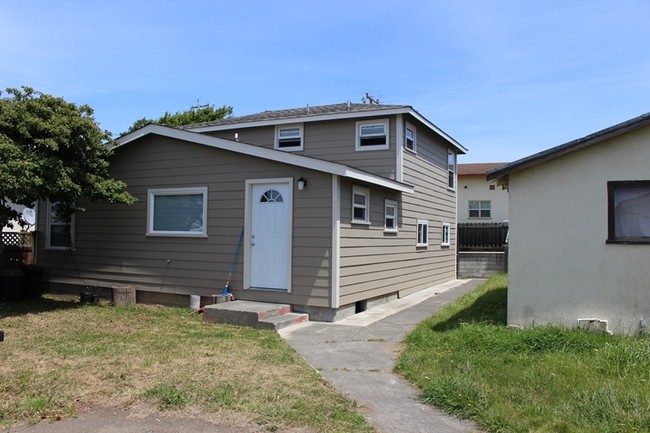 536 E Oak St in Fort Bragg, CA - Building Photo - Building Photo