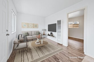 Flower Hill Apartments in Colorado Springs, CO - Foto de edificio - Building Photo