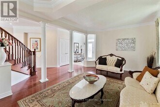 2168 Colonel William Pkwy in Oakville, ON - Building Photo - Building Photo