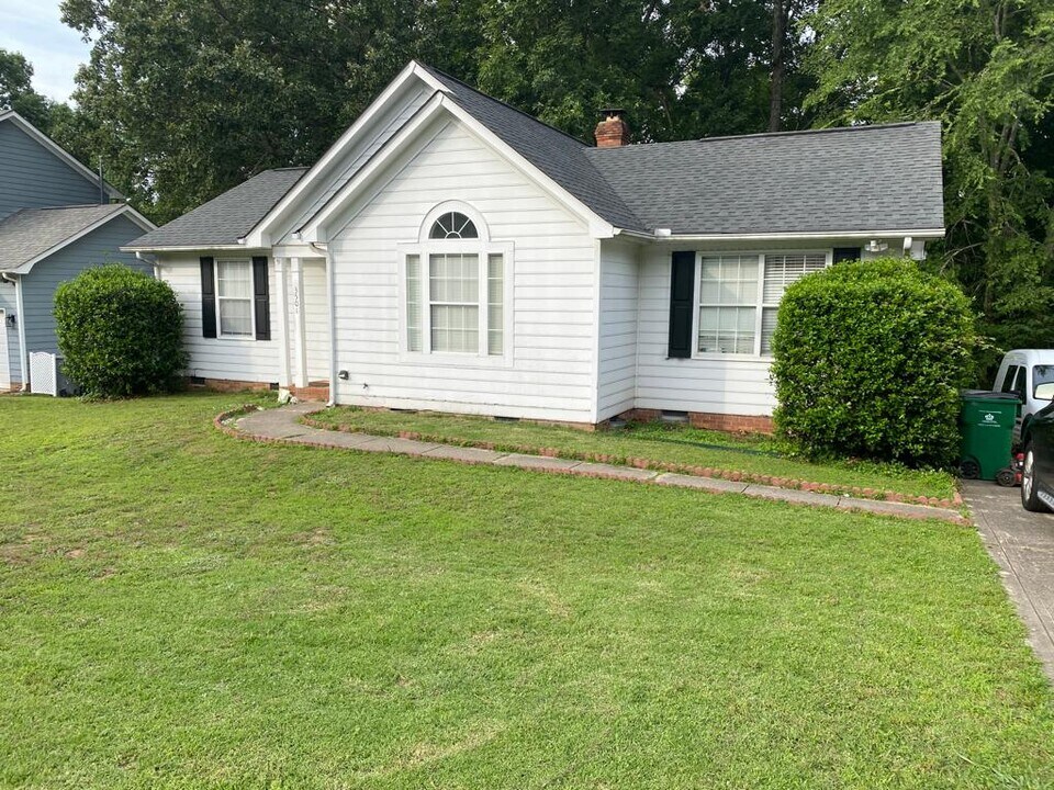 3501 Chistow Rd in Matthews, NC - Building Photo