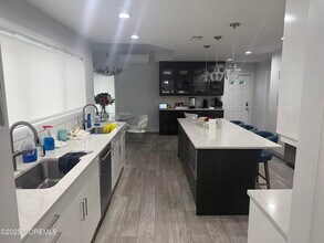 884 Red Oaks Dr in Long Branch, NJ - Building Photo - Building Photo