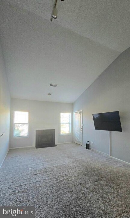 14314 Climbing Rose Way in Centreville, VA - Building Photo