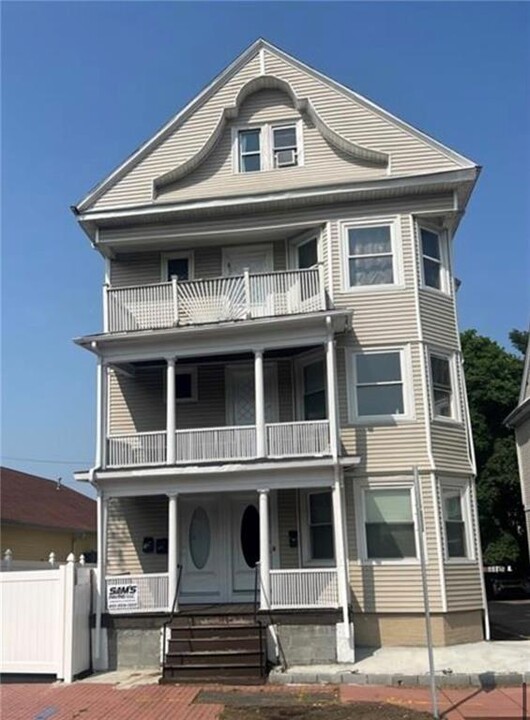 507 Elmwood Ave in Providence, RI - Building Photo